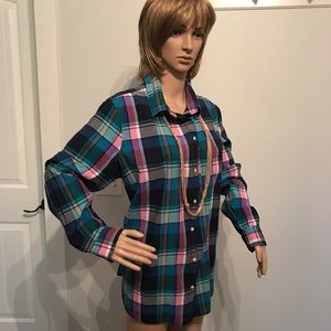 Women’s Old Navy plaid button down shirt size XL
